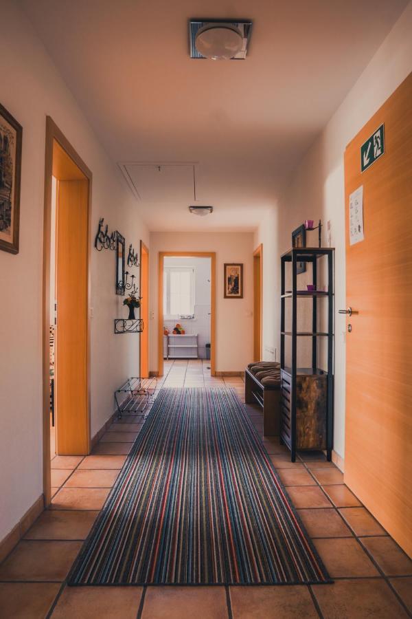 Coraline -Koblach, 6-10 P, 3 Schlafzimmer, Kueche, Riesige Terrasse, Parkplatz, Wifi, Stellplatz Ski Extérieur photo